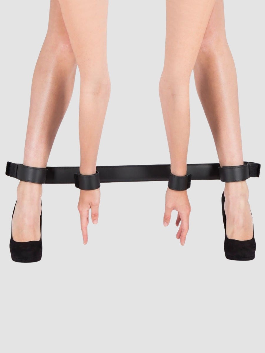 Barre d'écartement en cuir poignets et chevilles Deluxe