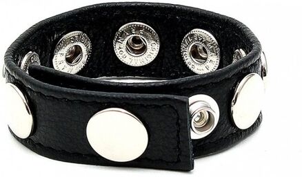 Anneau avec rivets