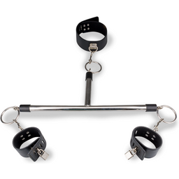Contrainte BDSM collier et poignets