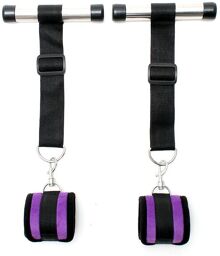 Menottes violette de portes