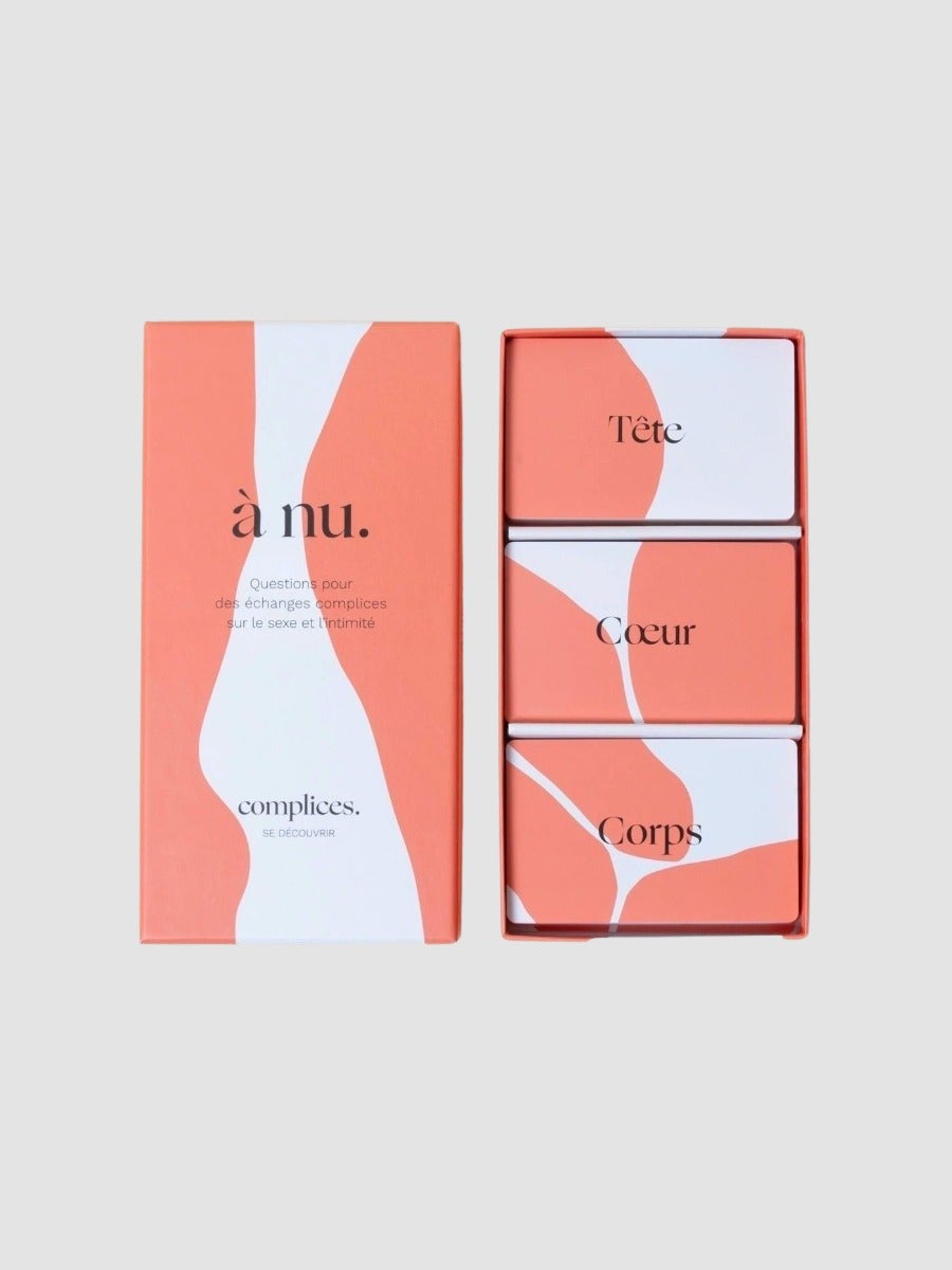 Jeu de cartes pour couple à nu.