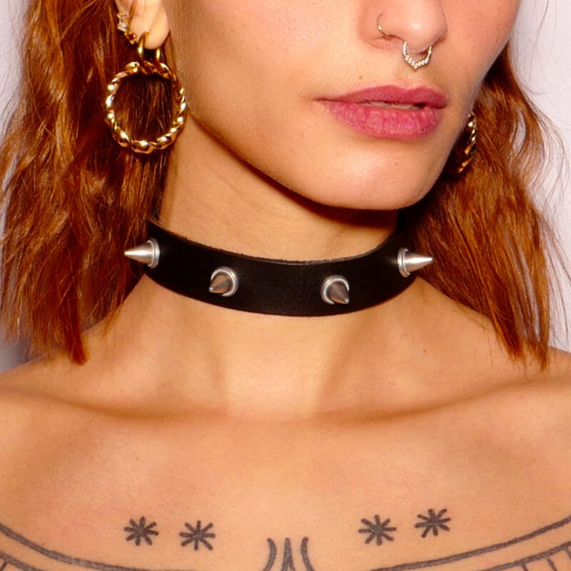 Collier Cuir Véritable Noir Et Clous Argentés