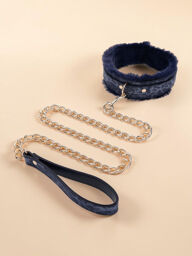 Collier en fausse fourrure noire avec laisse dorée