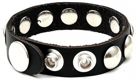 Anneau avec rivets
