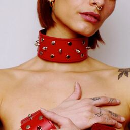Collier en cuir avec pics Rouge Rouge