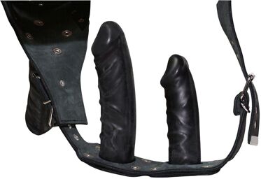 Gode ceinture + anal et vaginal